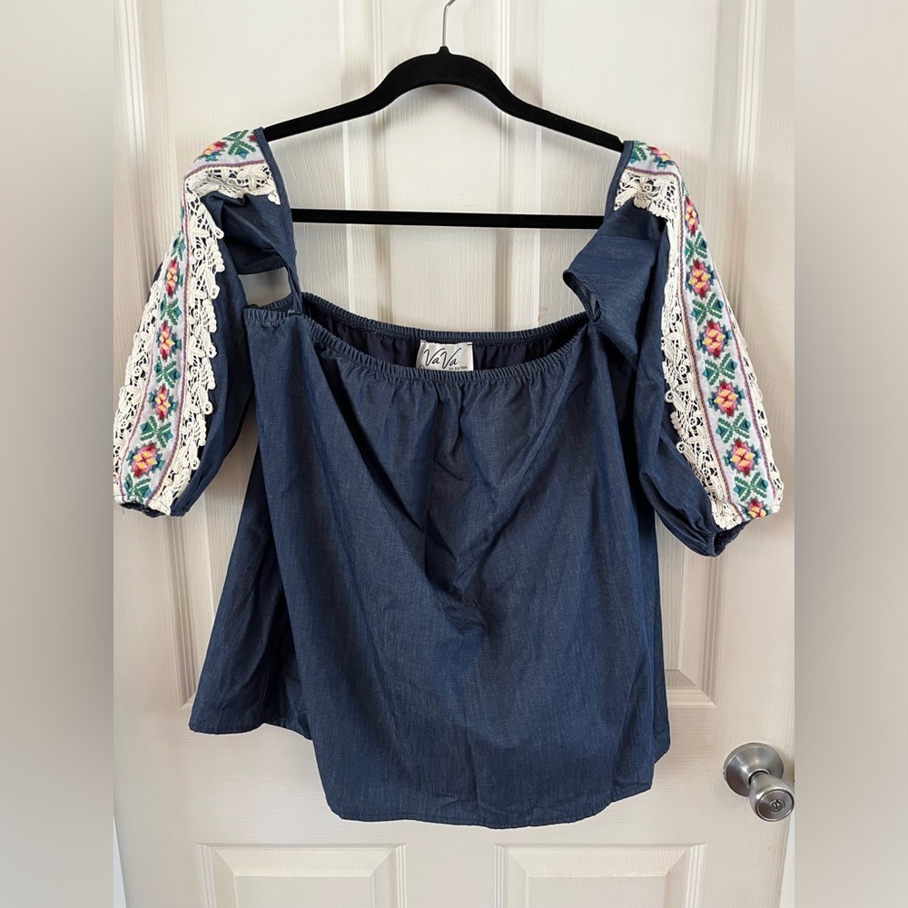 NWOT VaVa by Joy Han Blue Chambray Off Shoulder Embroidered Sleeve Blouse Large - Picture 9 of 16